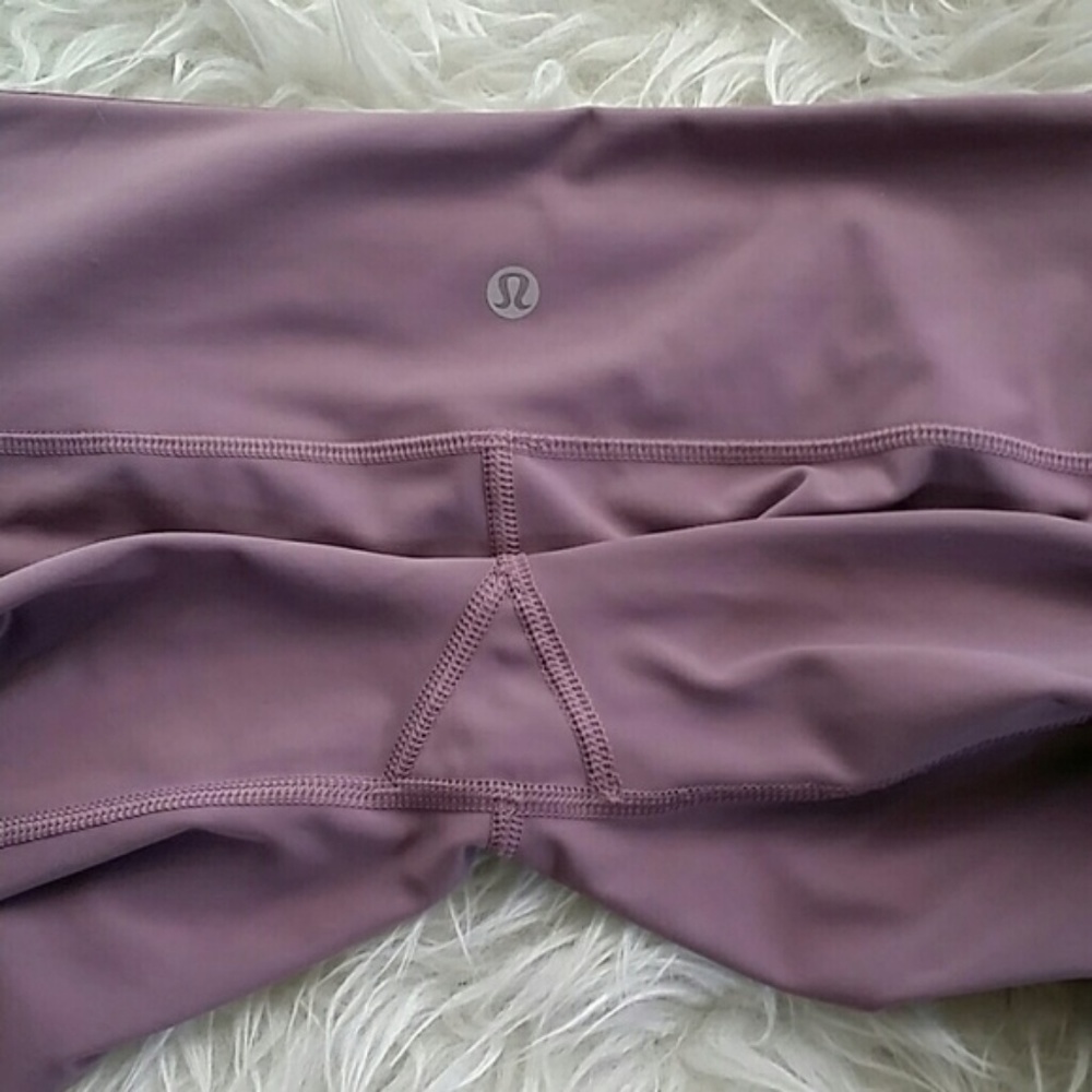 Sold! Lululemon Dusty Mauve Wunder Under Crop - Picture 6 of 6